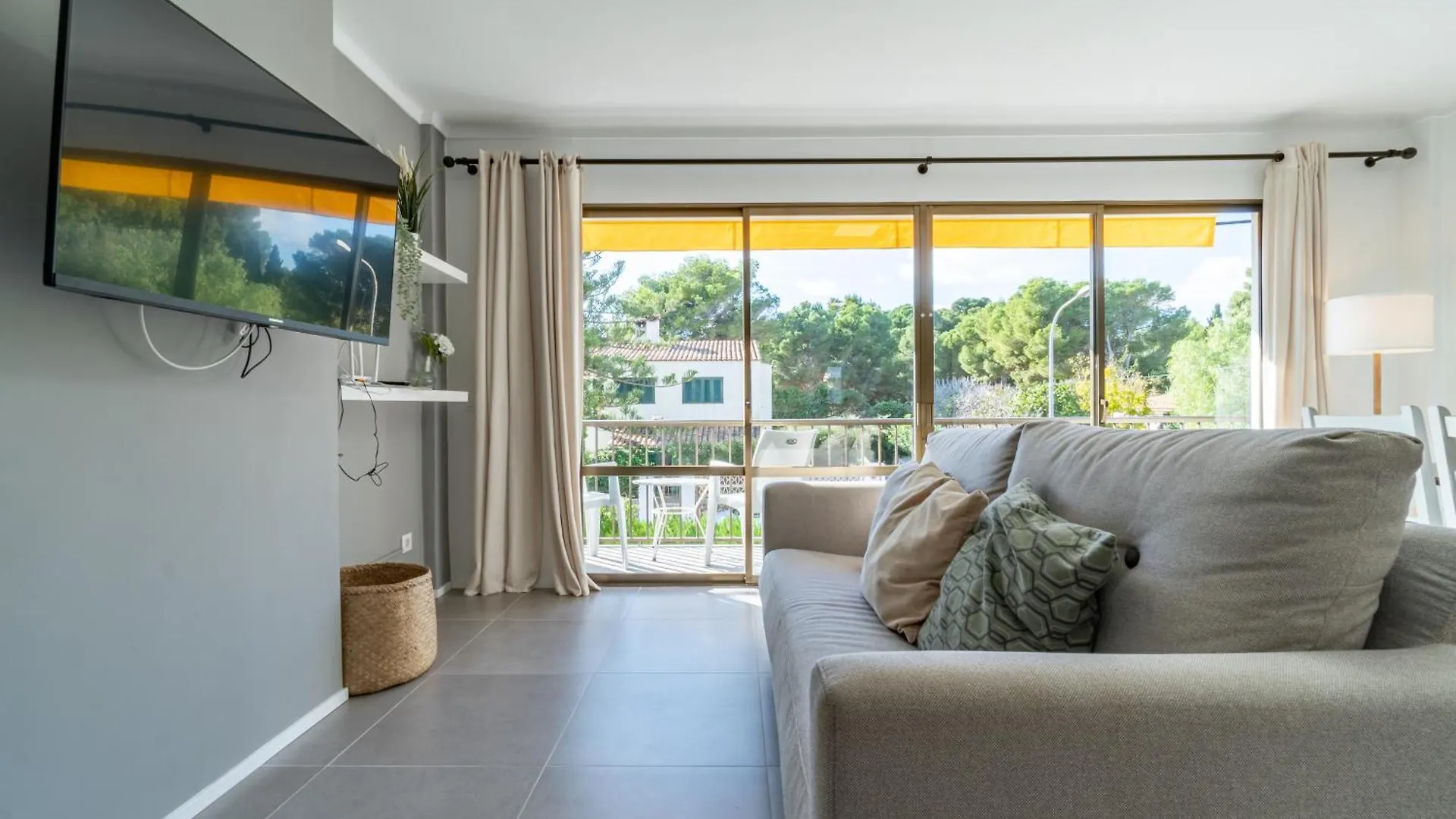 Ponent Cala Ratjada Apartments F  卡拉纳雅达